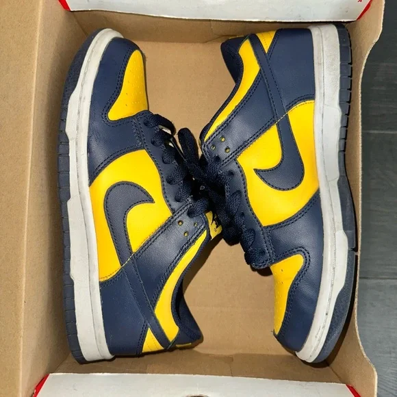 Nike Dunk Low - Michigan - Picture 3 of 5